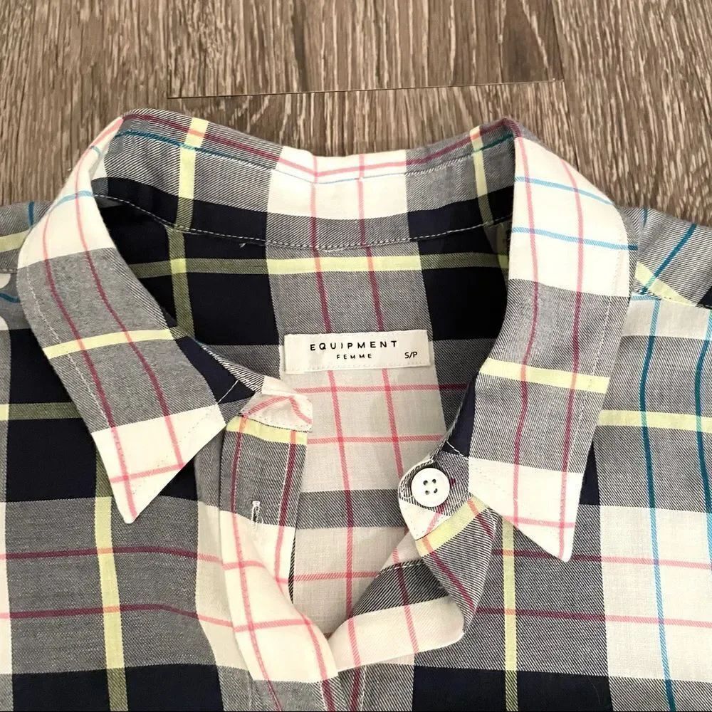 Equipment button up  - Picture 5 of 7
